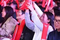 金年会-温馨氛围中涌现球员实力，球场热度不降的简单介绍